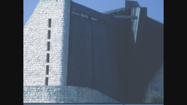 イタリア トロピア1989年8月 80年代の近代教会建築 — ストック動画
