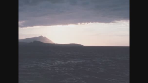 1969年8月イタリア トロピア 地中海沿岸を60年代に旅する — ストック動画