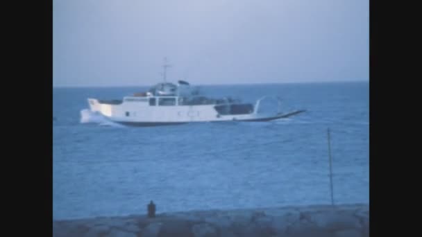 Tropea Italien Augusti 1969 Färjeseglar Havet Talet — Stockvideo