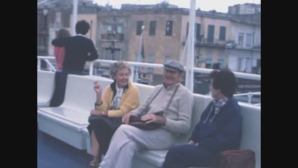 Tropea Italie Août 1969 Vieilles Personnes Assises Sur Ferry Dans — Video