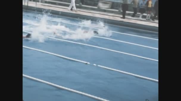 Pawia Włochy Czerwca 1964 Konkurs Pływania Dla Dzieci Latach — Wideo stockowe