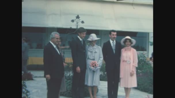 1968年 昭和43年 5月イタリア サンレモ 60歳の結婚式屋外シーン — ストック動画