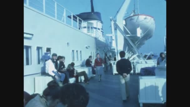 Sardegna Italia Aprile 1980 Gente Viaggia Traghetto Nel 1980 — Video Stock