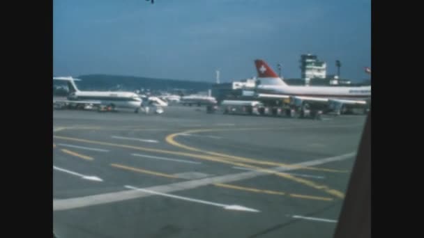 Milan Italië December 1975 Vliegtuigen Luchthaven Van Milaan Jaren — Stockvideo