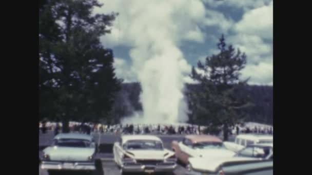 美国黄石公园 1962年 60年代加州的老忠实间歇泉 — 图库视频影像