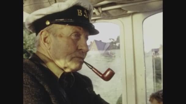 1961年6月6日 哥本哈根 60年代的老船长 带管子 — 图库视频影像