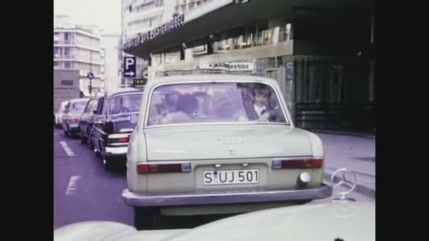 Berli Almanlik 1962 Larda Şehir Trafiği — Stok video