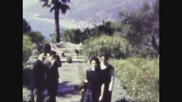 Palermo Italia Maggio 1962 Gruppo Persone Che Rilassano Seduti Parco — Video Stock