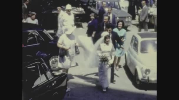 Palermo Italië Mei 1964 Bruid Arriveert Huwelijksceremonie Jaren — Stockvideo