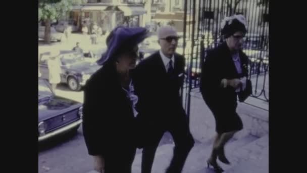 パレルモ イタリア1964年5月 60年代の結婚式のためのゲストの到着 — ストック動画