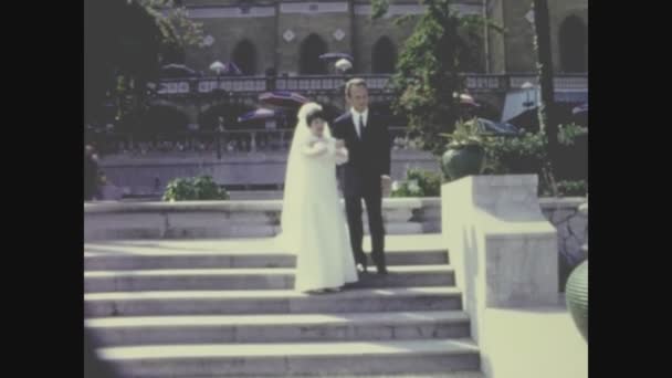 Palermo Itália Maio 1964 Noiva Posa Para Retratos Casamento Década — Vídeo de Stock