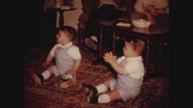 PALERMO, İtalya 1962: 60 'larda evde ikiz partisinin ilk doğum günü