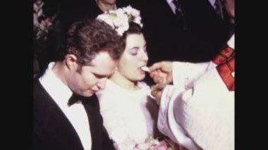 PALERMO, İtalya 1966: 60 'larda kilisede bir düğün sahnesi