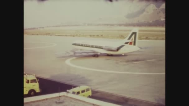 Palermo Ιταλια Μάιος 1964 Αεροπλάνο Στο Αεροδρόμιο Της Δεκαετίας Του — Αρχείο Βίντεο