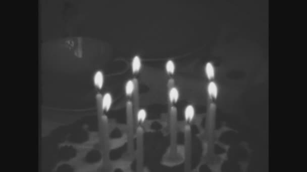 Μιλανο Ιταλια Μαρτιοσ 1964 Βρεφική Τούρτα Γενεθλίων Ασπρόμαυρη Βολή — Αρχείο Βίντεο