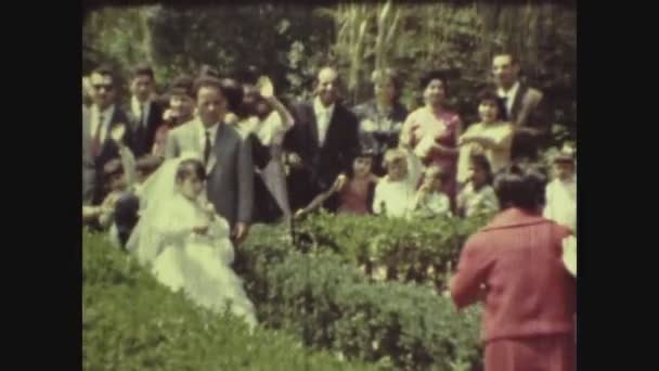 Palermo Italia Mayo 1966 Niña Con Familia Ceremonia Primera Comunión — Vídeos de Stock