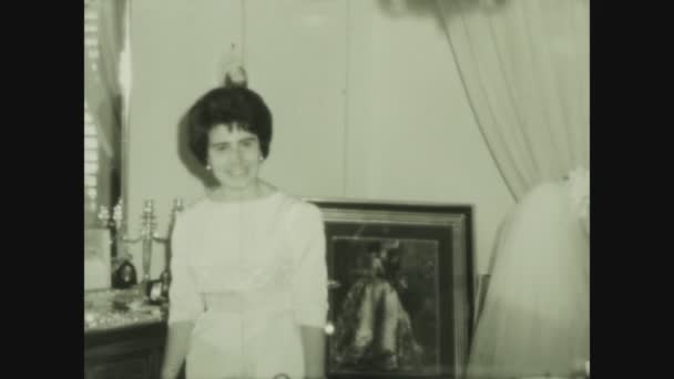 Palermo Italia Mayo 1968 Novia Casa Durante Los Preparativos Boda — Vídeo de stock