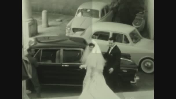 Palermo Talya Mayıs 1968 Lardaki Törenden Sonra Yeni Evliler Arabaya — Stok video