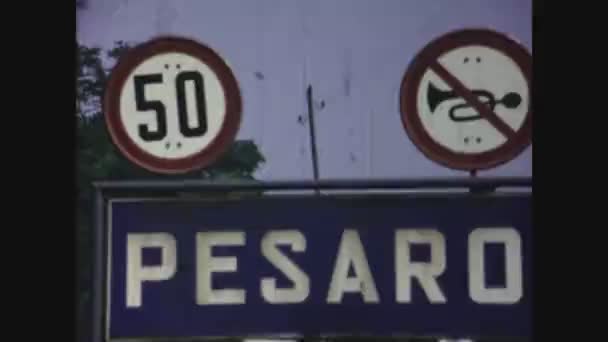 Pesaro Italy June 1967 Вуличний Знак Пезаро — стокове відео