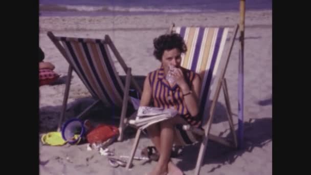 Pesaro Italy June 1967 Italian Family Beach Holidays 60S Italian — Stock Video