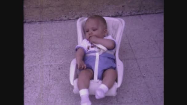 Pesaro Italy June 1967 Дитина Носії — стокове відео