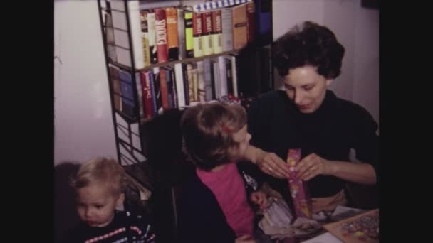 Magreglio Italia Mayo 1969 Madre Niña Presente Los Años — Vídeo de stock