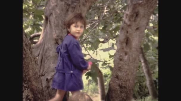 Palermo Italië Juni 1966 Kinderen Spelen Buiten Familieherinneringen Jaren — Stockvideo
