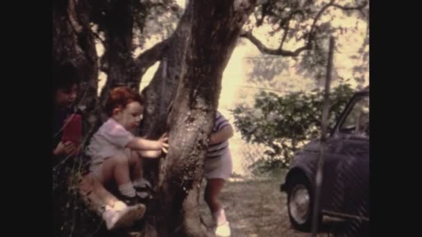 Palermo Italië Juni 1966 Kinderen Spelen Buiten Familieherinneringen Jaren — Stockvideo