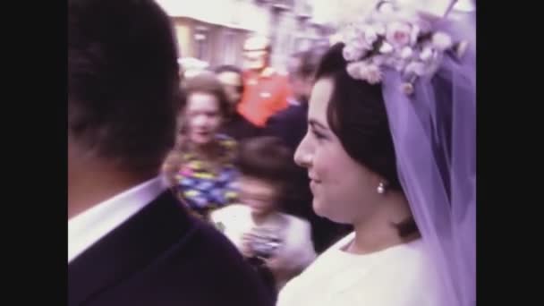 Palermo Olaszország 1966 Június Apa Elkíséri Menyasszonyt Esküvőre Években — Stock videók