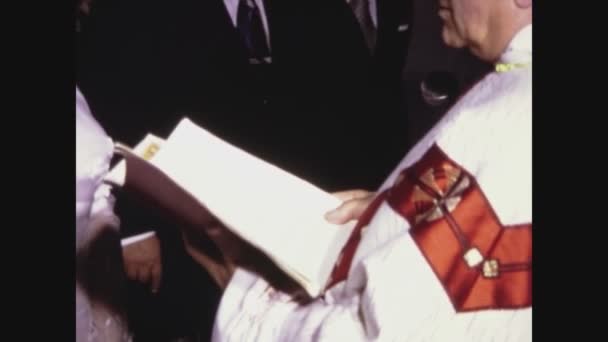 パレルモ イタリア1966年6月 60年代の教会での結婚式の様子 — ストック動画