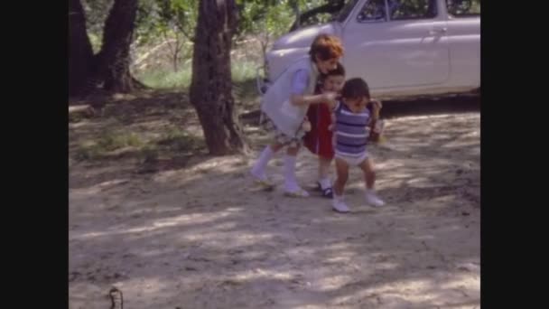 Palermo Italia Junio 1966 Los Niños Juegan Campo Los Años — Vídeo de stock