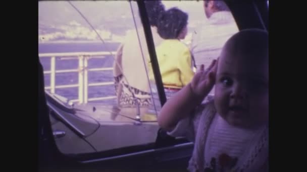 1966年6月26日 意大利帕塞尔莫 60年代出生在车里的婴儿 — 图库视频影像