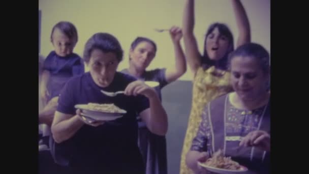 Palermo Włochy Maj 1975 Grupa Ludzi Spaghetti Latach Tych Włoskiej — Wideo stockowe