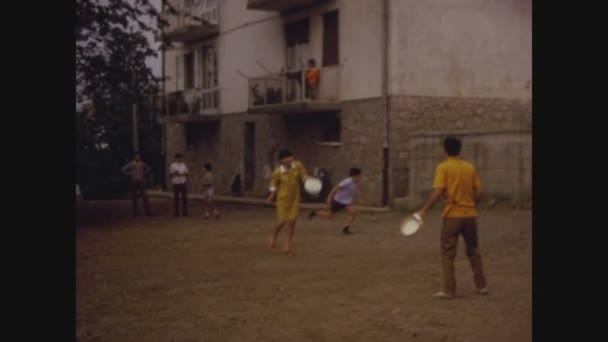 Palermo Italy May 1975 七十年代在花园里打网球 — 图库视频影像