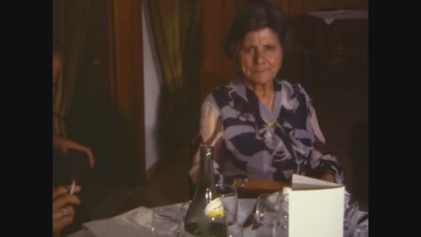 Palermo Olaszország 1968 Május Család Években Vacsora Étteremben — Stock videók