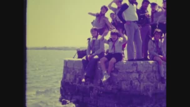 Palermo Talya Mayis 1963 Lardaki Iskeleden Bir Grup Insan Selamlıyor — Stok video