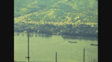 VİSEGRAD, HUNGARY Mayıs 1974: 70 'lerde Visegrad nehri manzarası