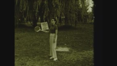 BUDAPEST, MAYIS 1970: 70 'lerde parkta tenis oynamak