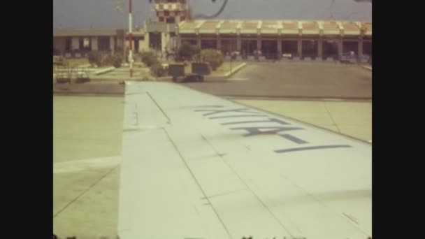 Palermo Itália Maio 1970 Avião Decola Aeroporto Vista Interior Nos — Vídeo de Stock