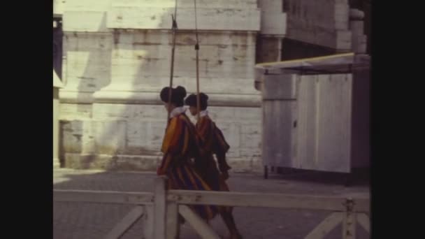 Рим Италия Июнь 1980 Папская Швейцарская Гвардия — стоковое видео