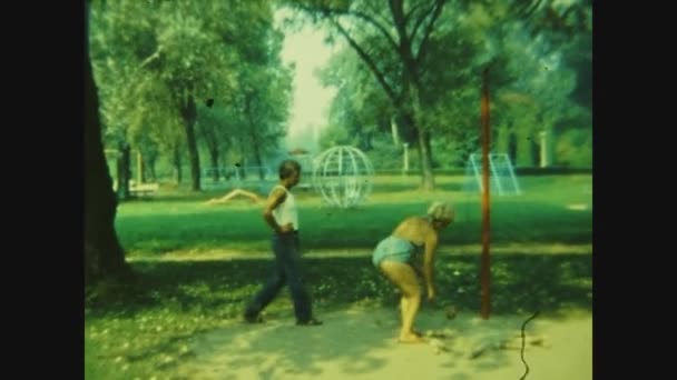 Fertod Hungría Junio 1982 Gente Parque Público Los Años — Vídeos de Stock