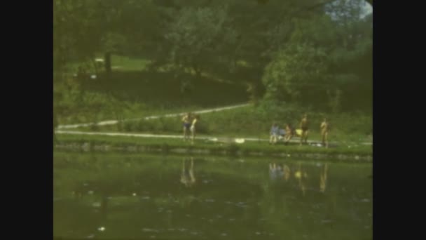 Debrecen Hunagry June 1972 Islet River 70S — 图库视频影像