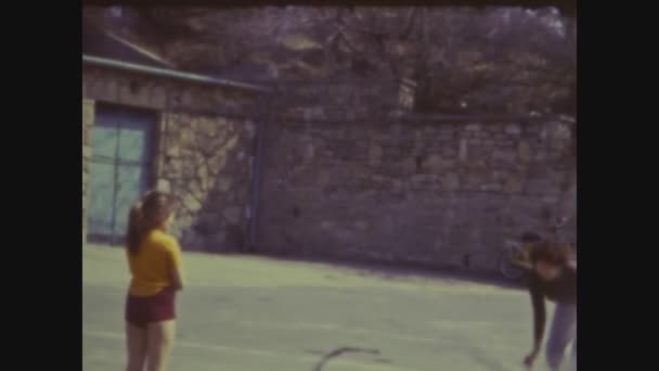 Budapest Ungermaj 1969 Mor Och Dotter Spelar Tennis Talet — Stockvideo