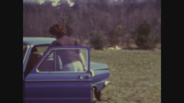 1969年5月1日 日内瓦 母亲和女儿在60年代的家庭记忆 — 图库视频影像