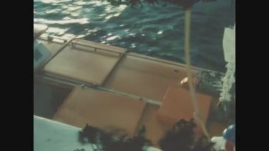 IBIZA, İSPA 6 EKİM 1988: Tekne 80 'lerde gemiye yaklaşıyor