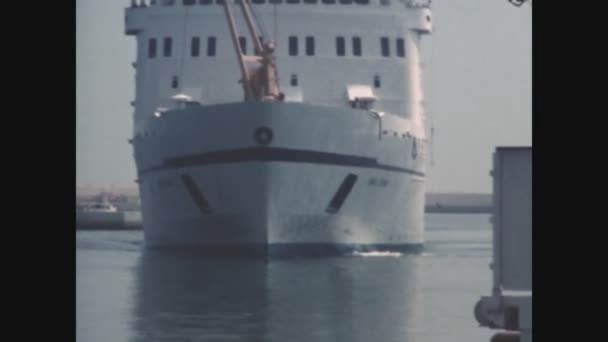 Malaga Spain June 1979 Круизное Судно Прибывает Порт — стоковое видео