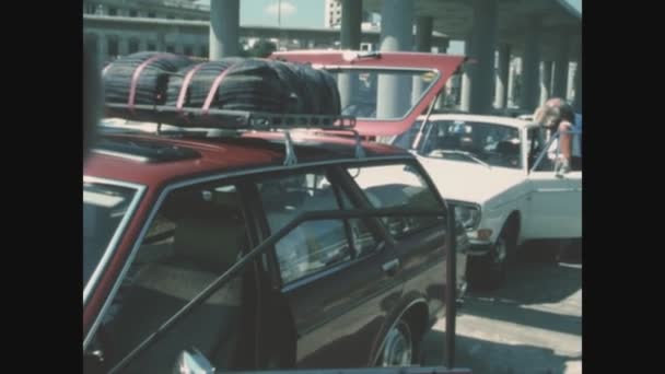1979年6月9日 Spain Malaga 70年代在港口停靠的汽车 — 图库视频影像