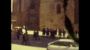 Santo Domingo de la Calzada, İspanya 1975: 70 'lerde Santo Domingo de la Calzada sokaklarında düzenlenen dini tören alayı
