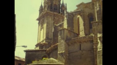 Santo Domingo de la Calzada, İspanya 1975: 70 'lerde Santo Domingo de la Calzada sokaklarında düzenlenen dini tören alayı