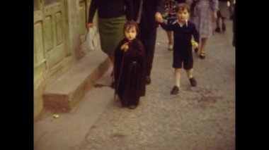 Santo Domingo de la Calzada, İspanya 1975: 70 'lerde Santo Domingo de la Calzada sokaklarında düzenlenen dini tören alayı